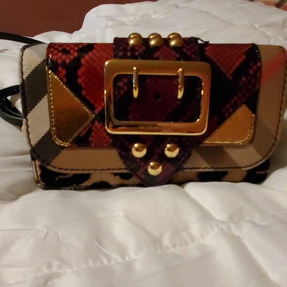 crossbody - Picture 2 of 8